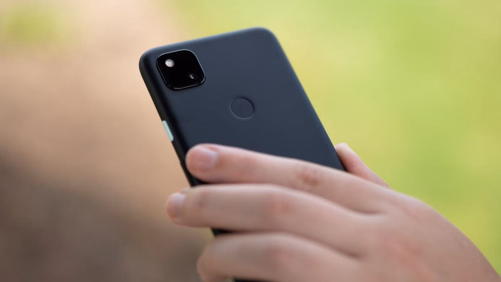 5 Smartphone "Innovations" That Made Phones Worse