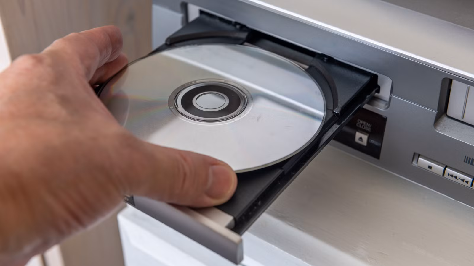 Why DVD Recorders Failed Despite Being Better Than VHS