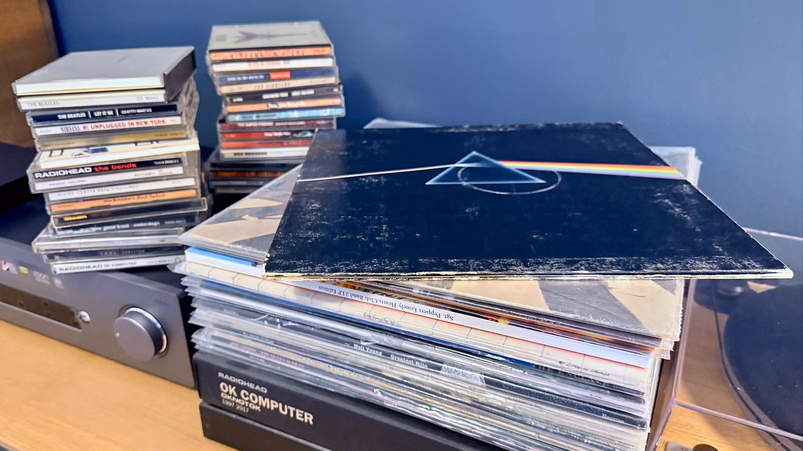 Vinyl vs CDs: Why Records Win the Collecting Game