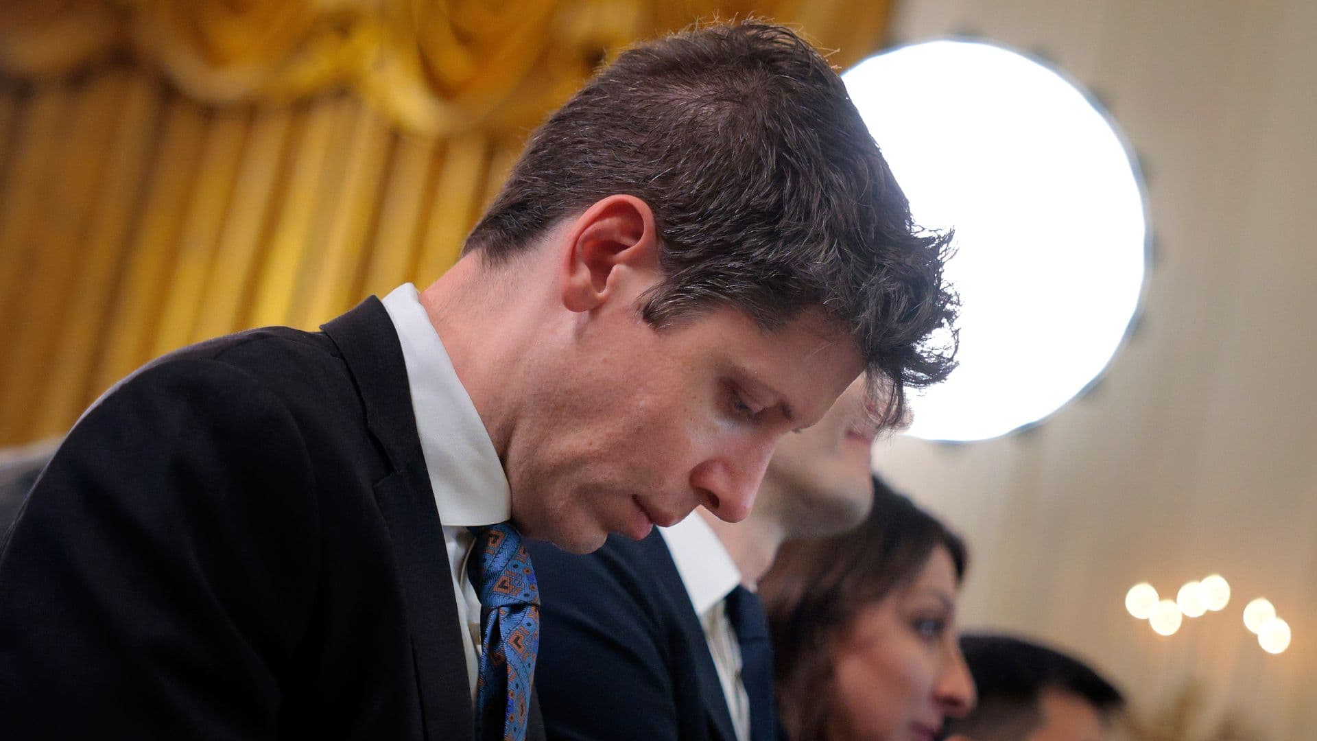 Trump Weighs AI Model Vetting: A Policy U-Turn