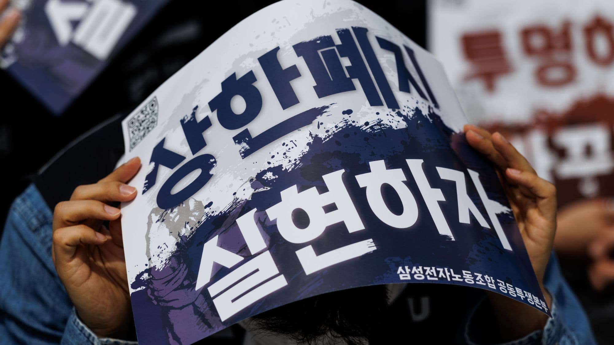 Samsung Chip Output Drops Before Strike: $2B Daily Loss Risk