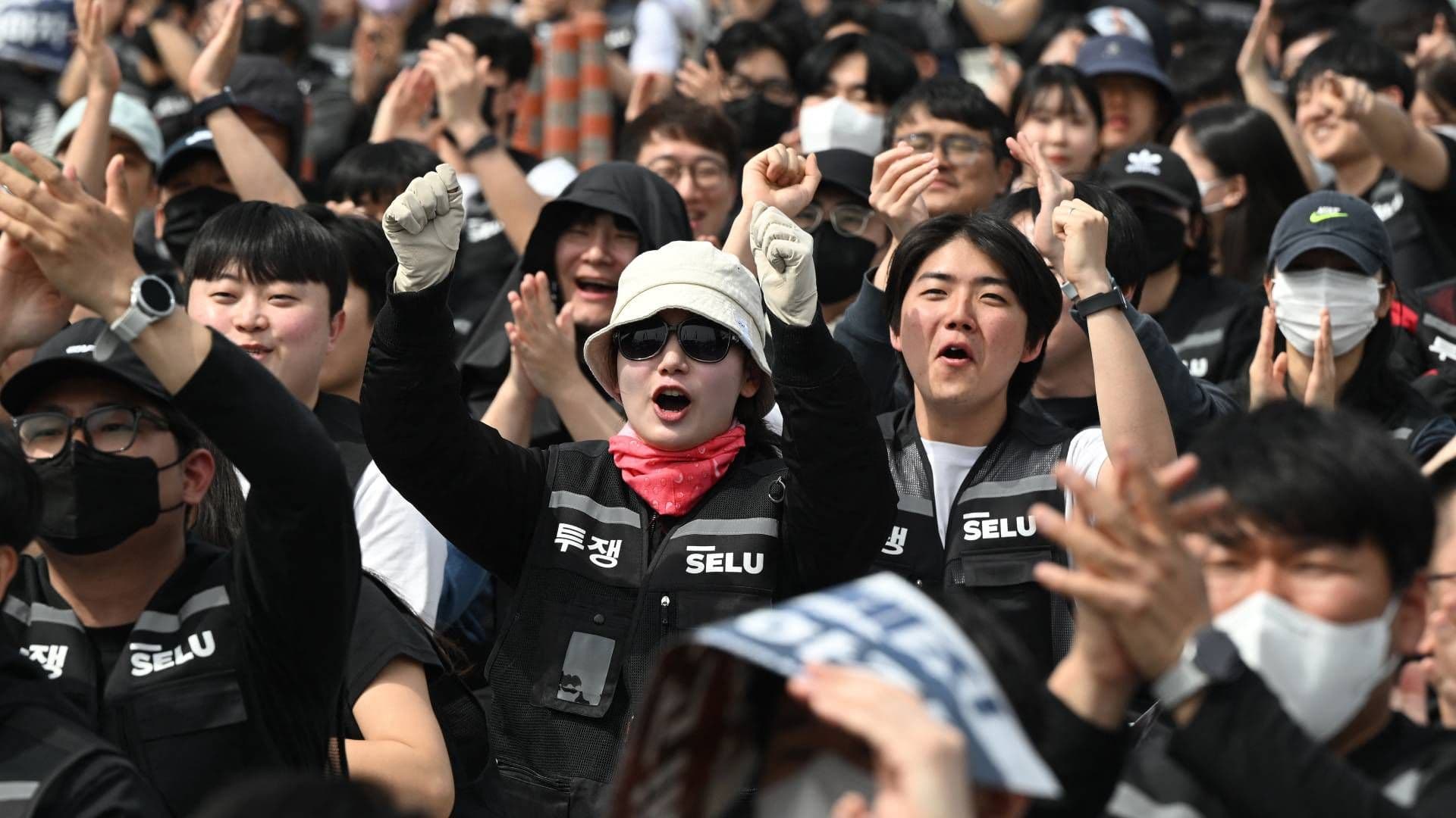 Samsung Workers Win $340,000 Average Bonus in Profit-Share Deal