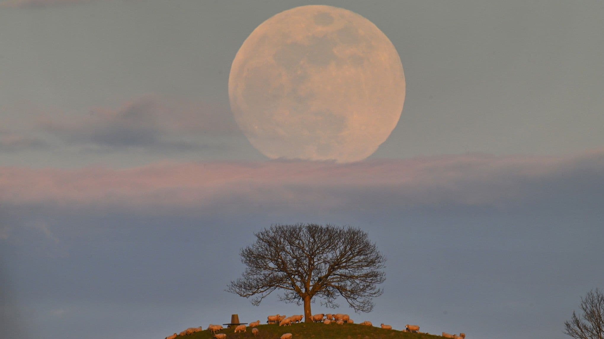 How to Photograph the May 30 Blue Moon Moonrise