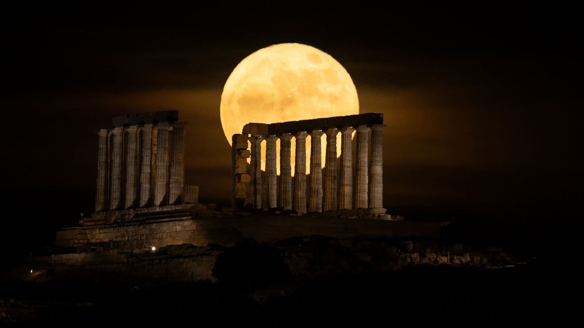 May 2026 Blue Moon: Photos of the Year's Smallest Full Moon