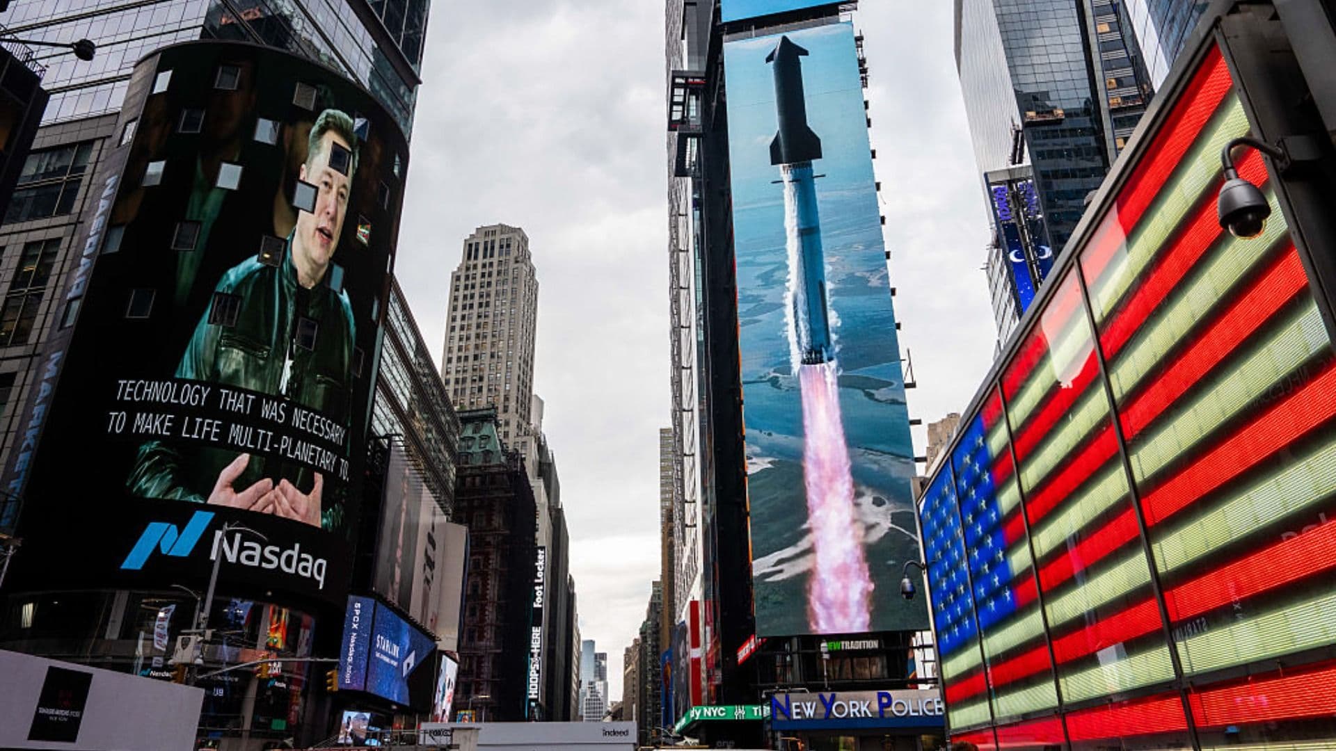 SpaceX IPO projects Starship on NYC skyline