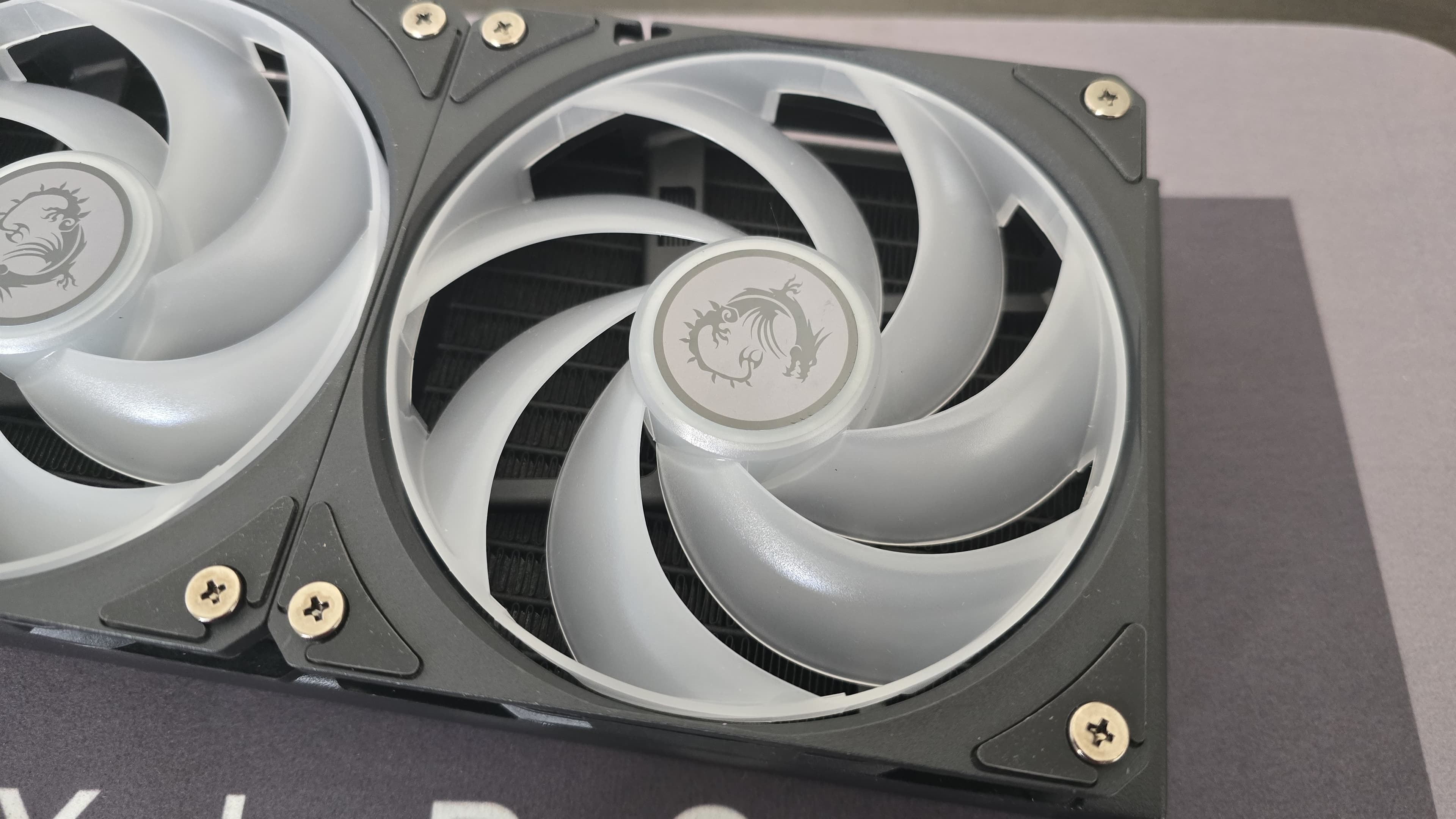MSI MPG Coreliquid P22 360