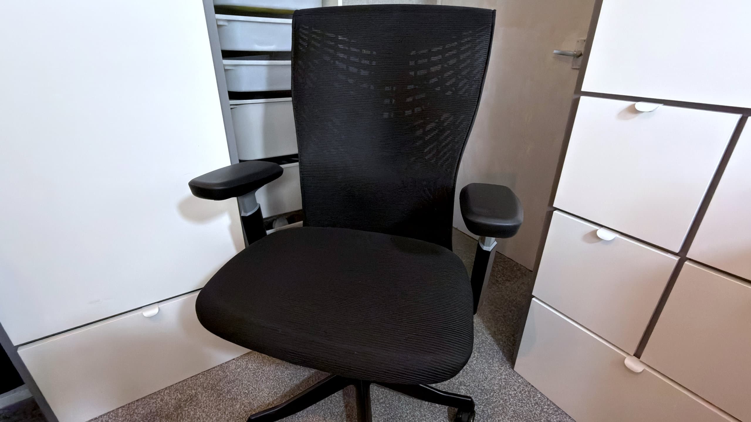 A photo of an Autonomous ErgoChair Ultra 2