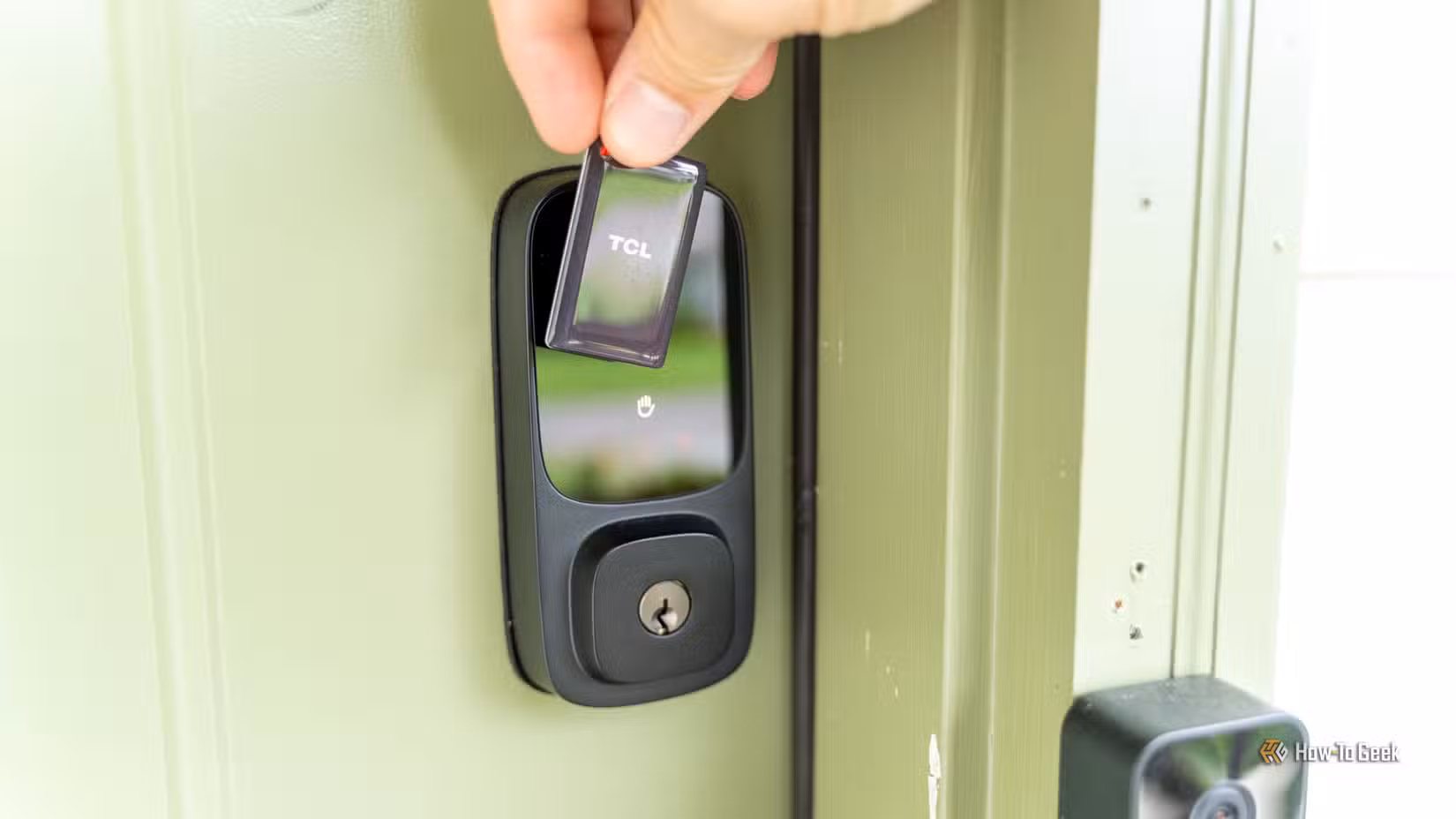 Using a NFC tag to unlock the TCL D1 Pro palm vein smart lock.
