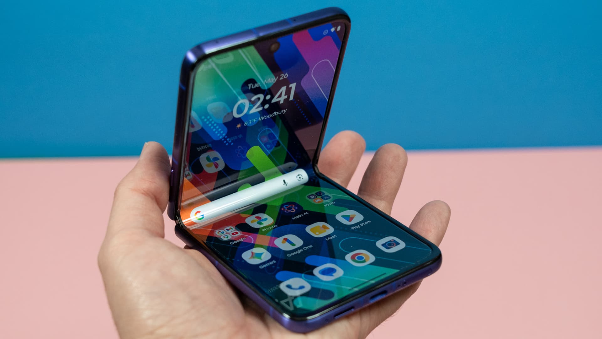 Razr Ultra in hand