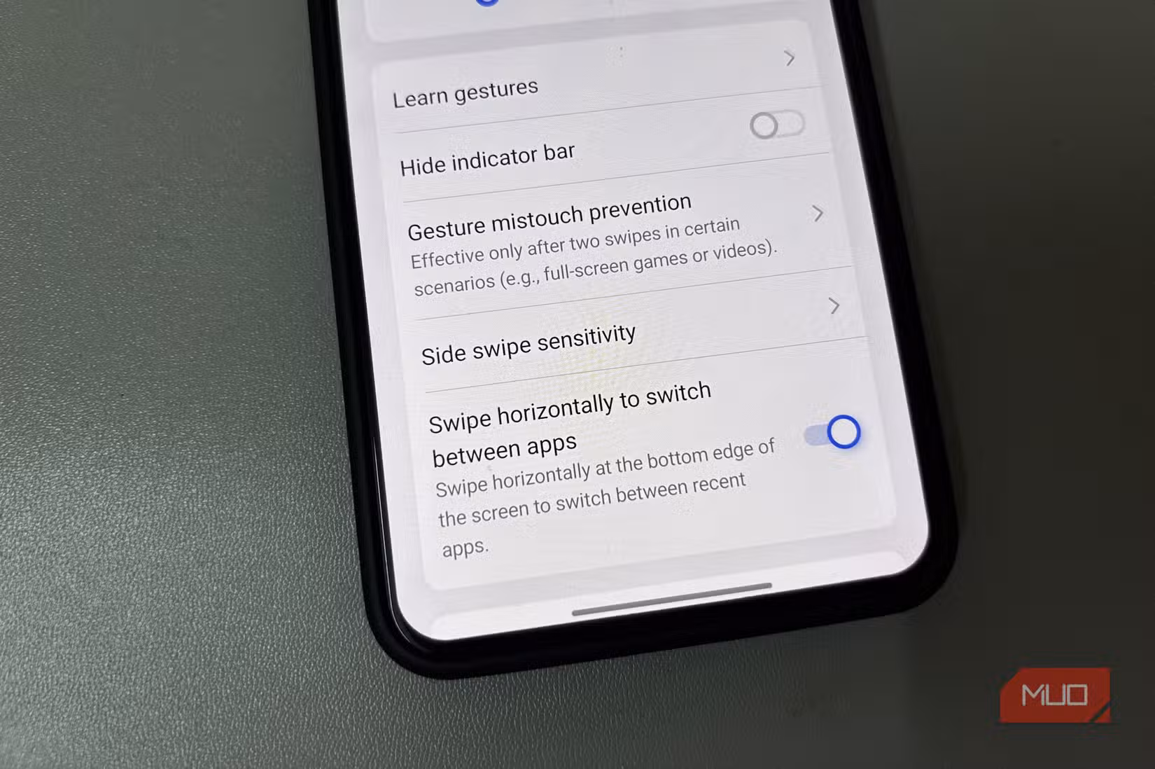 Enable swipe gestures to switch between apps