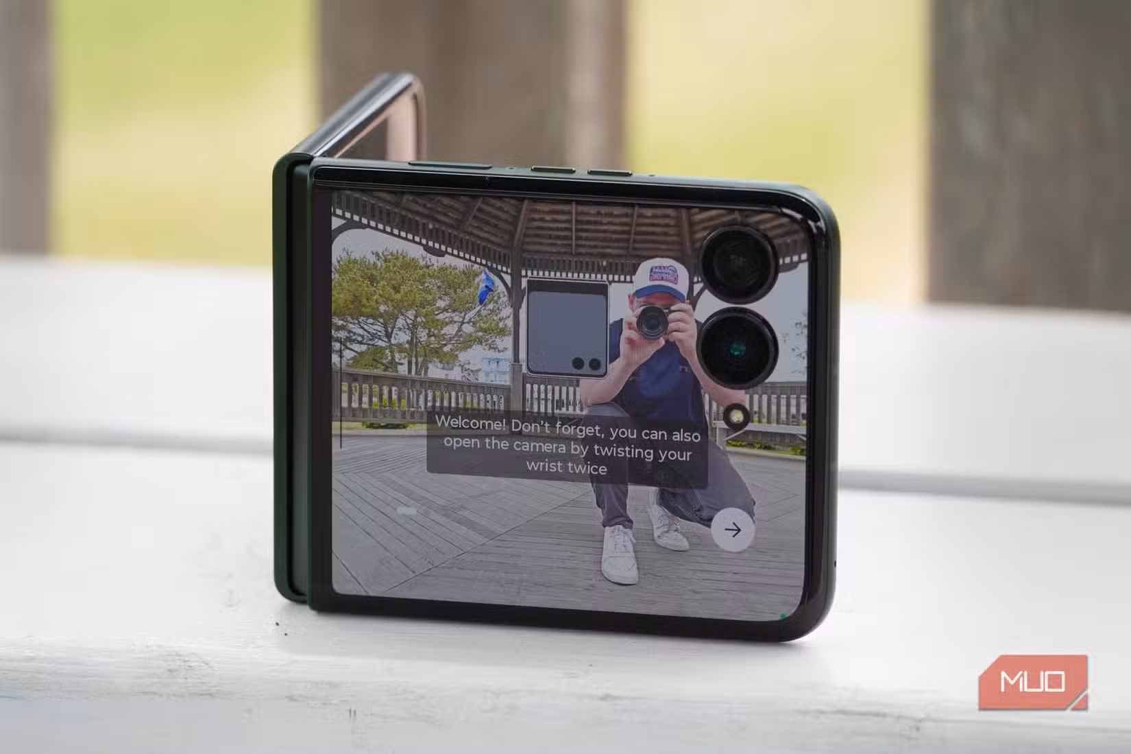 The cover screen camera preview on the Motorola Razr Plus 2026.