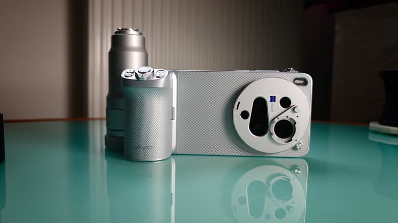 Vivo X300 Ultra with camera grip.
