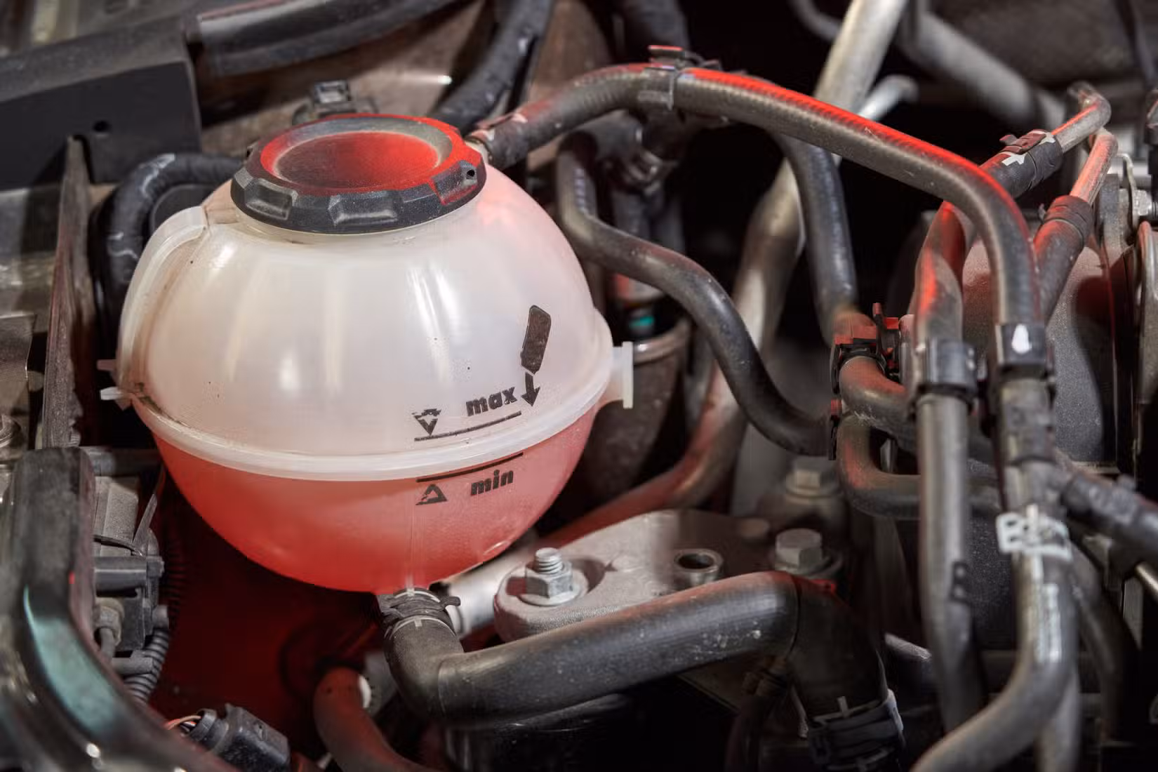 Engine coolant expansion tank