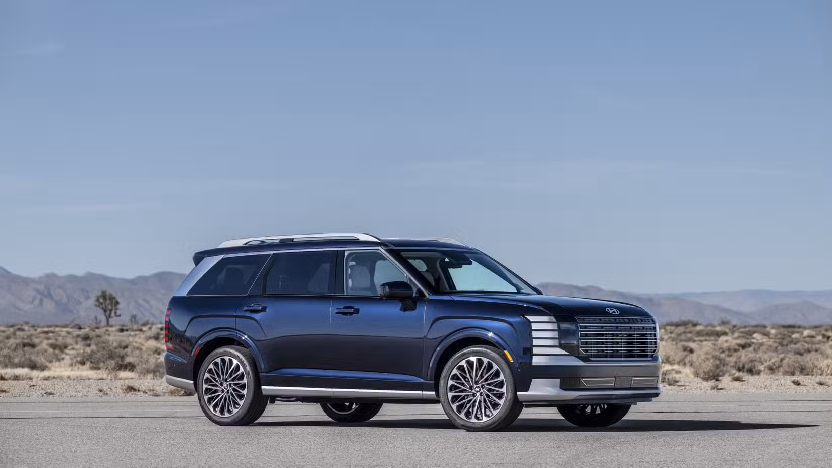 Front 3/4 shot of a 2026 Hyundai Palisade