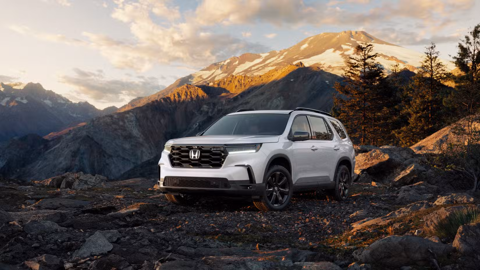 Front 3/4 shot of a 2025 Honda Pilot Black Edition