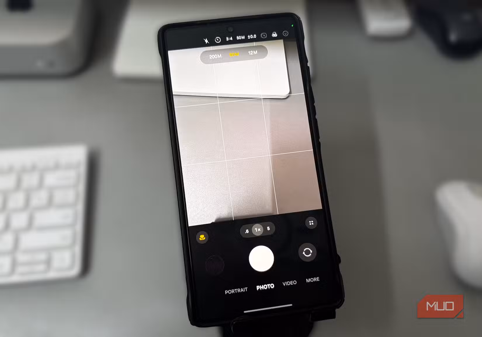 Samsung Galaxy camera switching between 12MP, 50MP, and 200MP modes