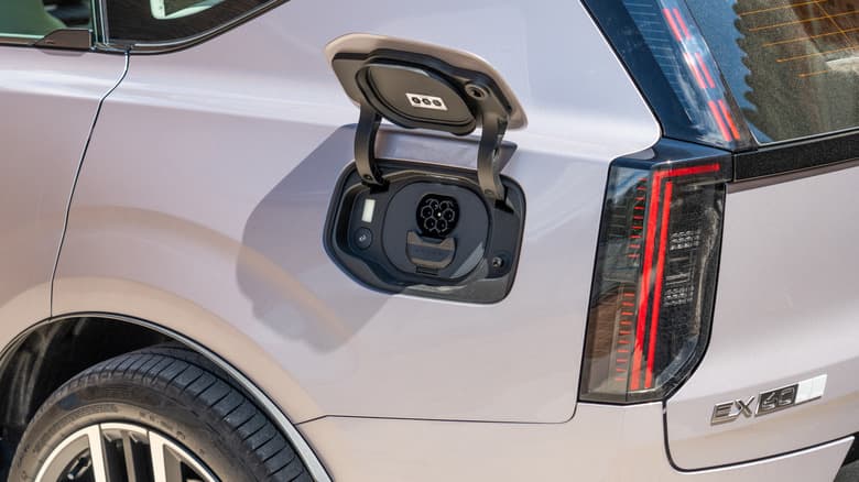 Expect a Tesla-style NACS port for the US version of the EX60.