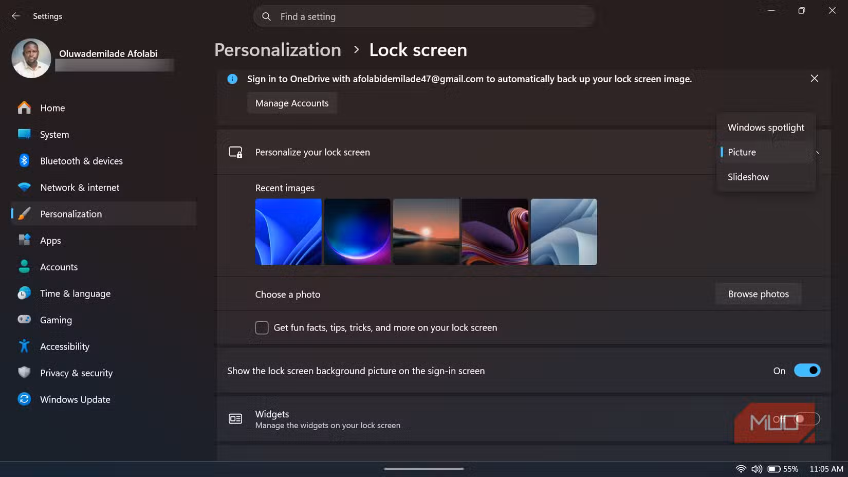Windows 11 Lock screen settings changing the background option from Windows spotlight to Picture.