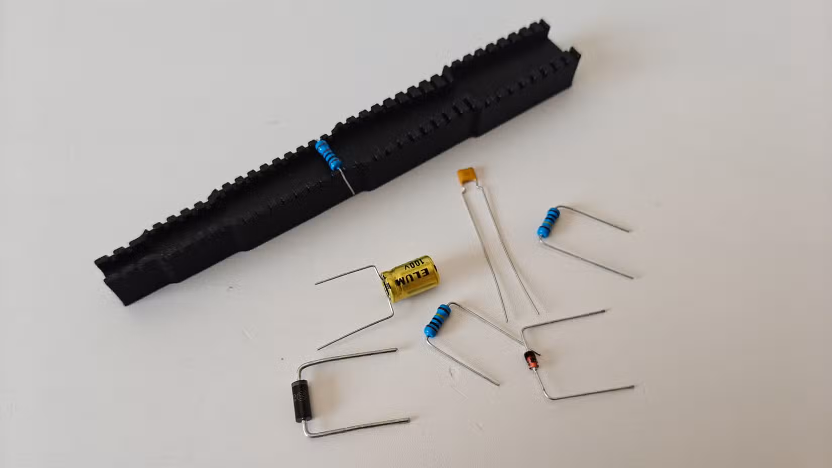 Electronics components bending jig by MakerWorld user flugtN.