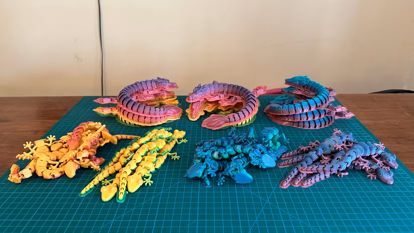 Articulated toys ready for cleaning after being made on a 3D printer.