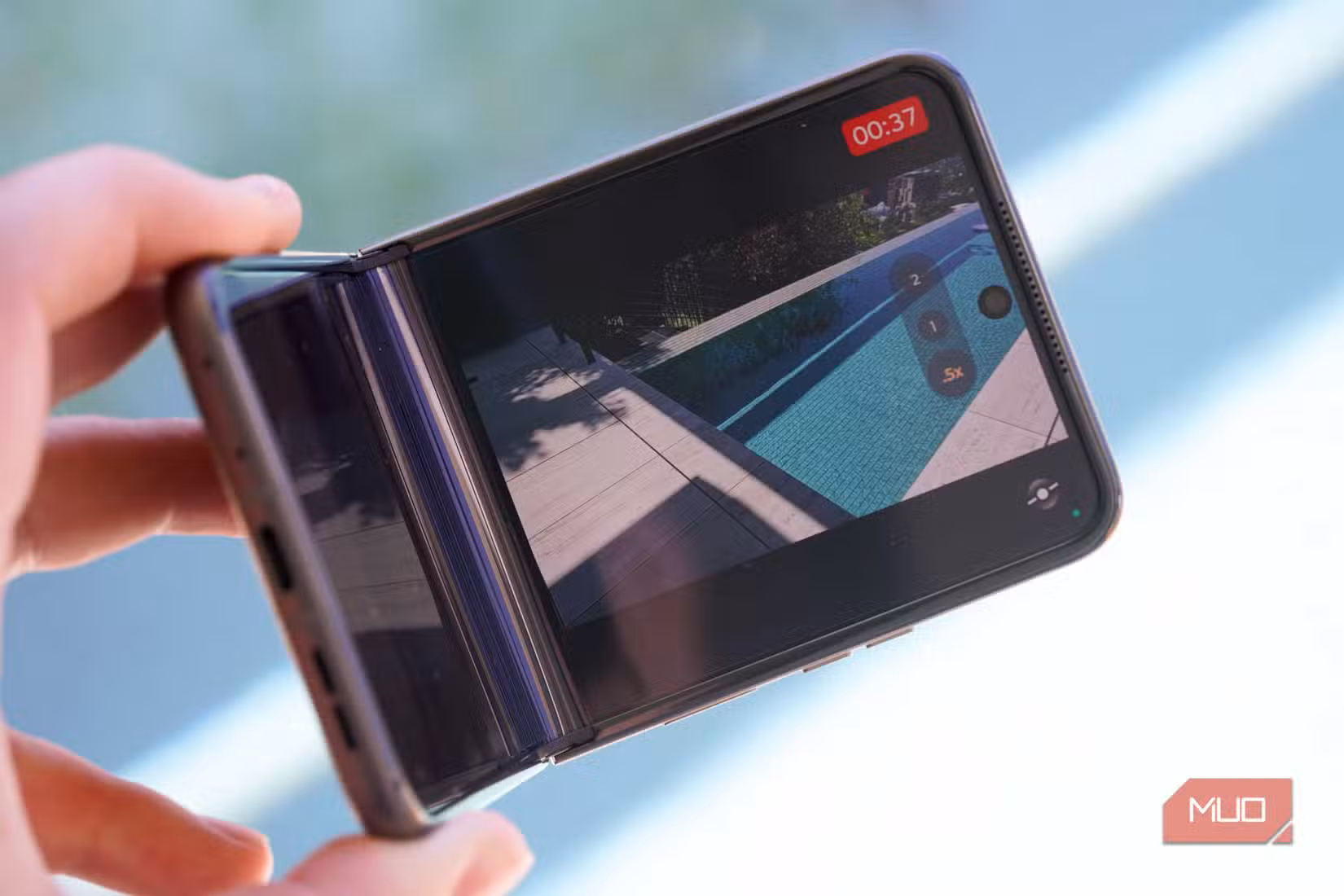 Tilt to zoom on the Razr 2026.
