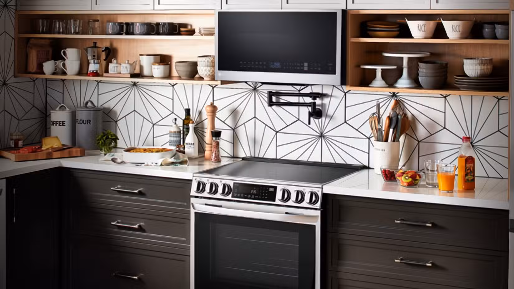 Kitchen from LG with orange juice and regular features.