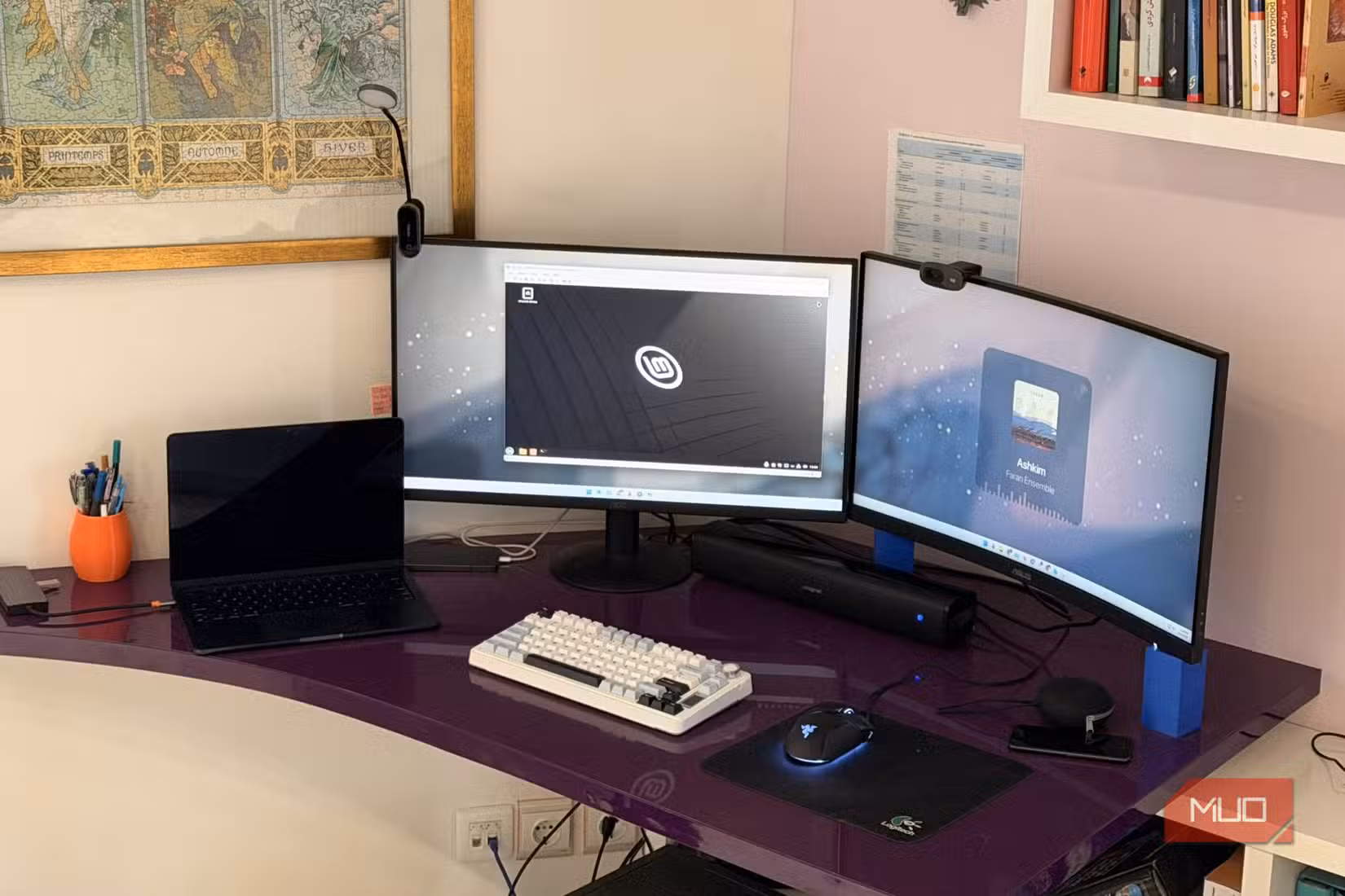 A dual monitor Windows setup showing Linux Mint in a Hyper-V virutal machine