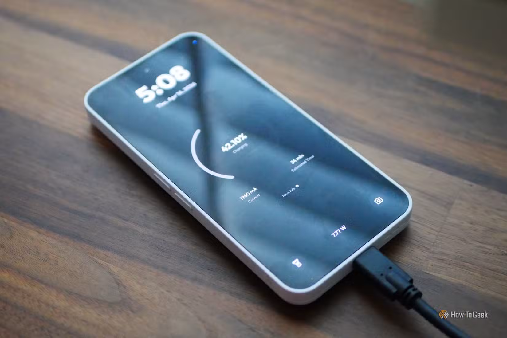 OneBattery app on the lockscreen of a Fairphone 6.