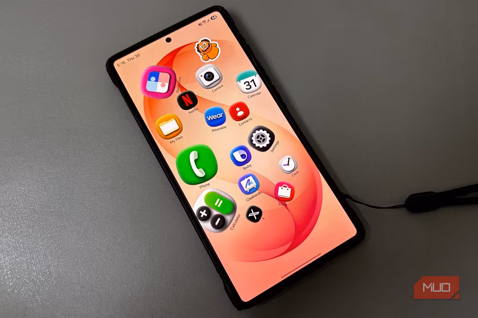 Custom Galaxy home screen with floating icons