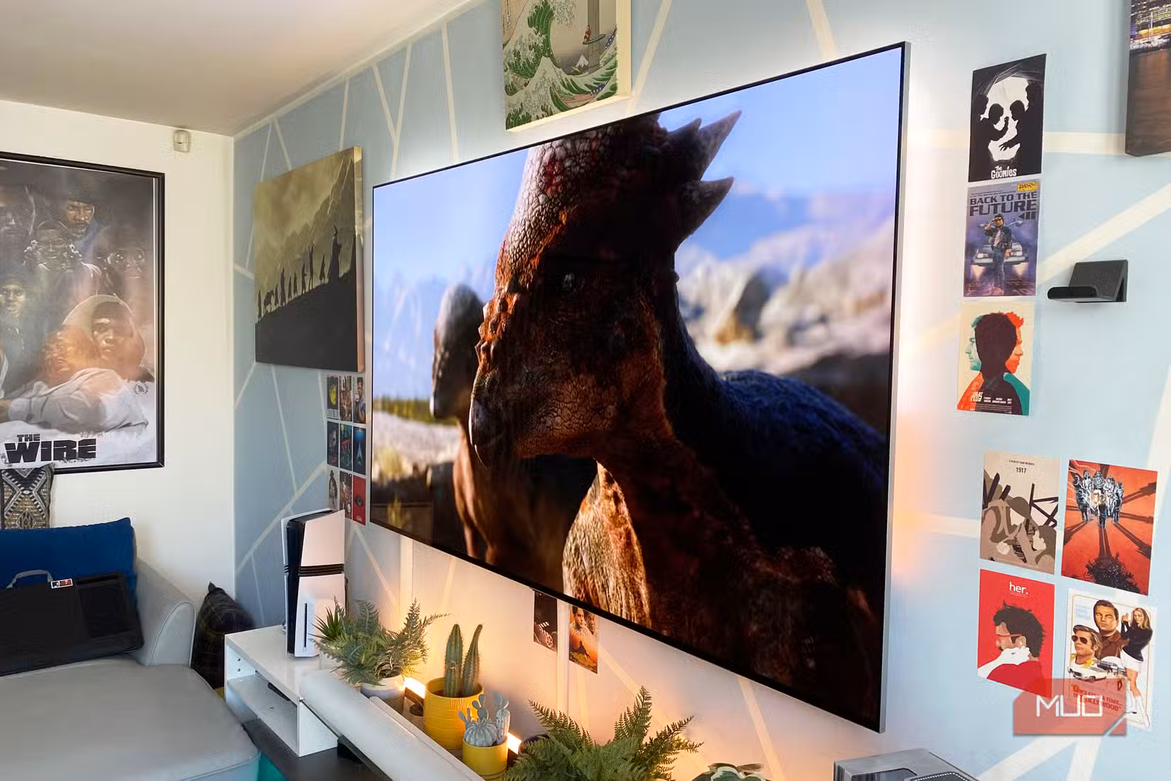 The-Dinosaurs (Netflix) on an LG G3 OLED TV