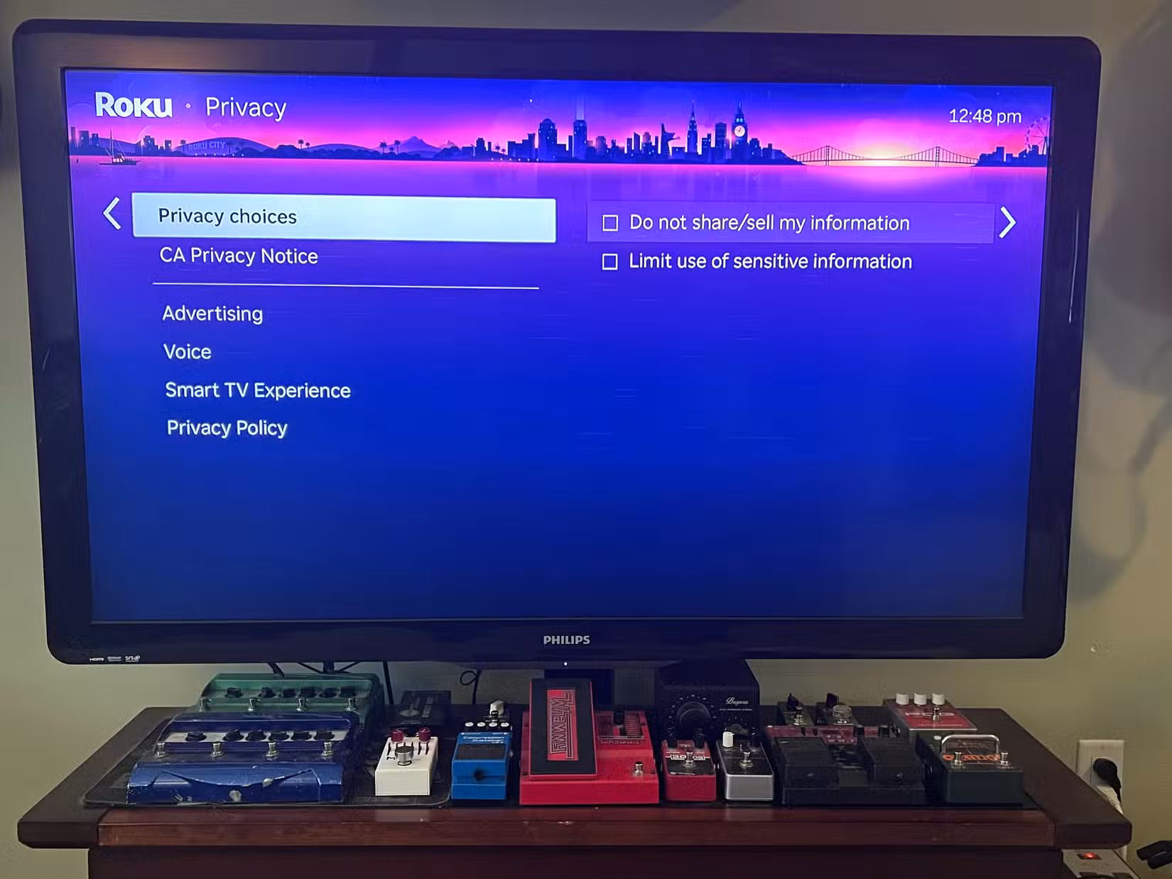 An image of a RokuTV open to the screen where users can choose to share their Roku data with third parties.