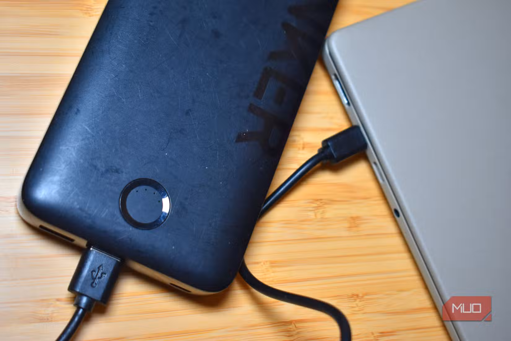 phone power bank charging laptop.