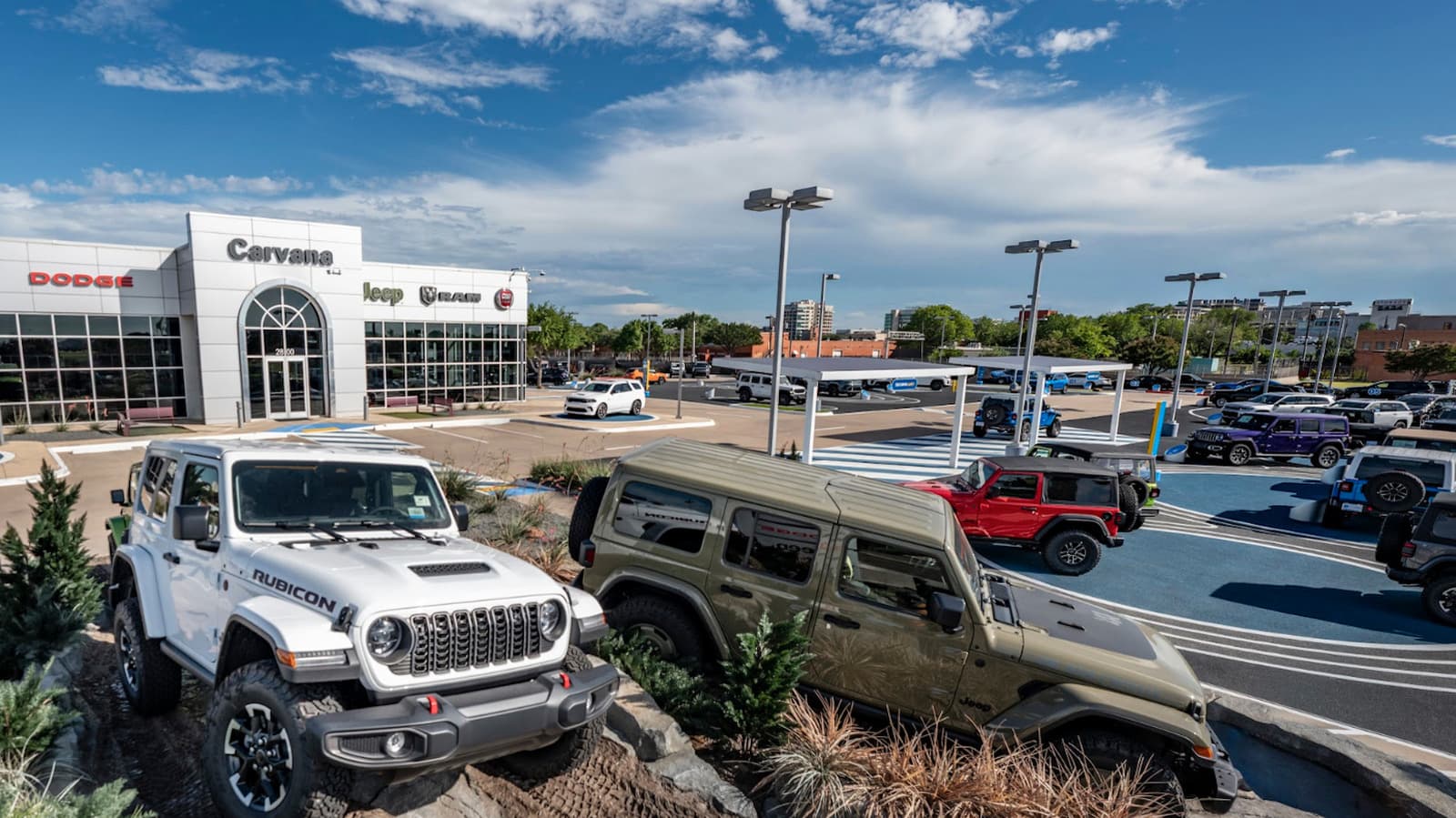 Carvana تفتتح أول مركز لتجربة السيارات بدون مندوبي مبيعات: هل ينتهي عصر الضغط على المشتري؟