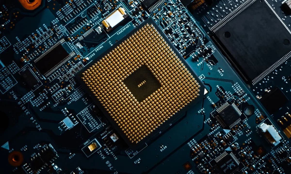 أمازون تتوقع ظهور أول حواسيب كمية تجارية بحلول 2031: ماذا يعني ذلك للمنطقة؟