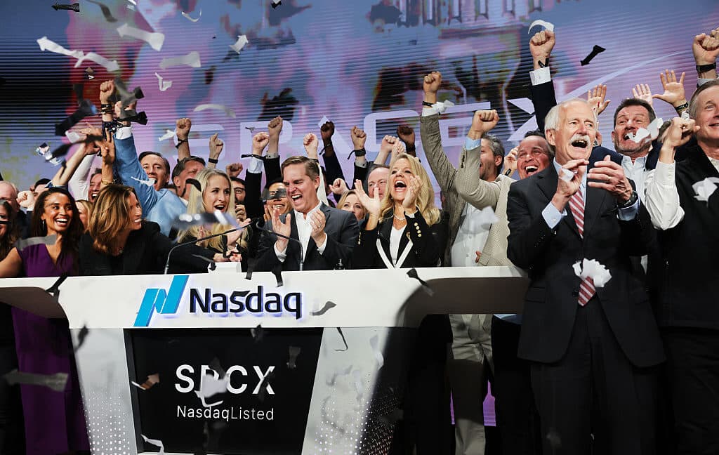 مستثمرون صينيون اشتروا سراً حصصاً في SpaceX قبل الطرح العام