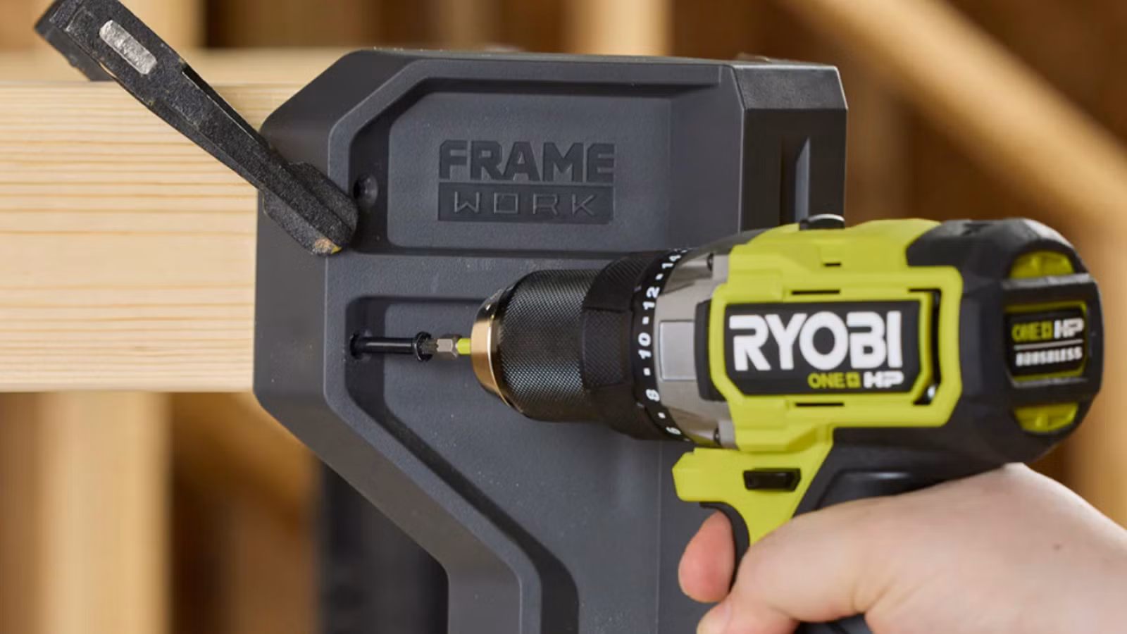 أربع أدوات من Ryobi تستحق مكاناً دائماً في ورشتك المنزلية