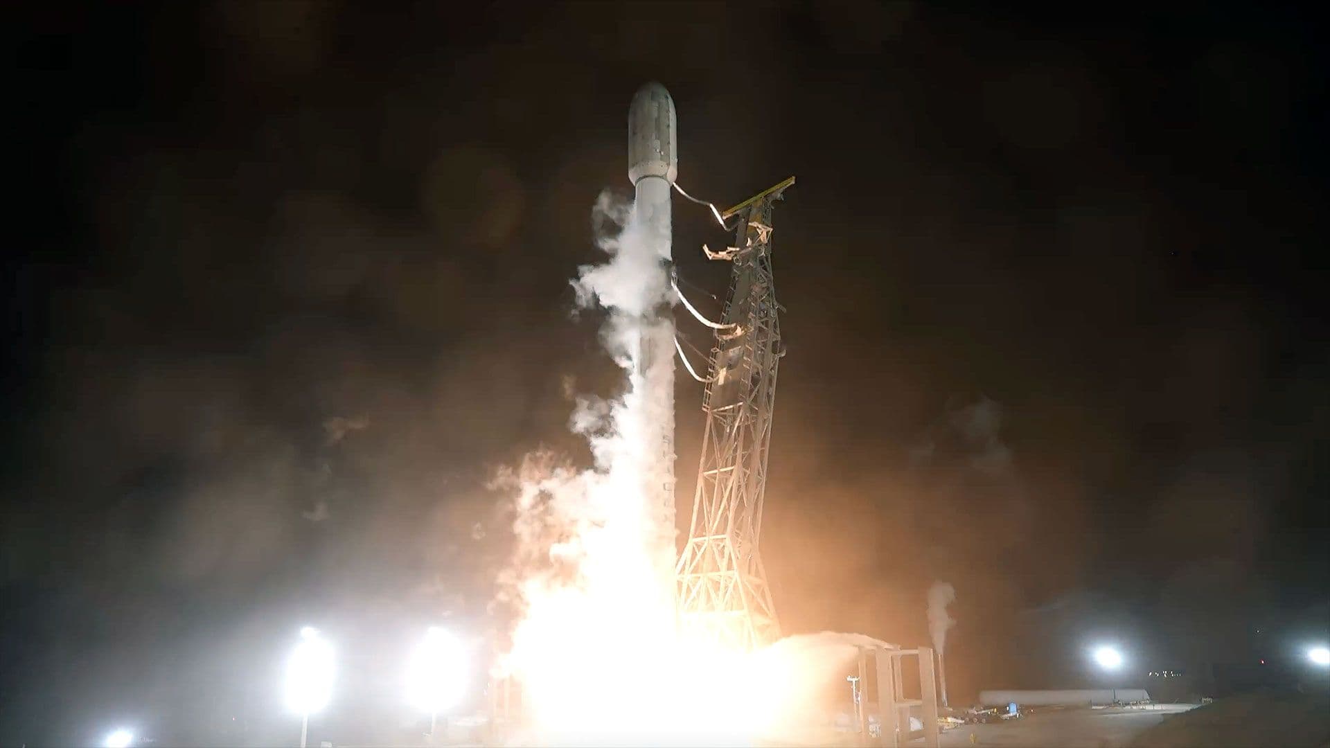 SpaceX launches 14th NRO spy satellite batch from Vandenberg