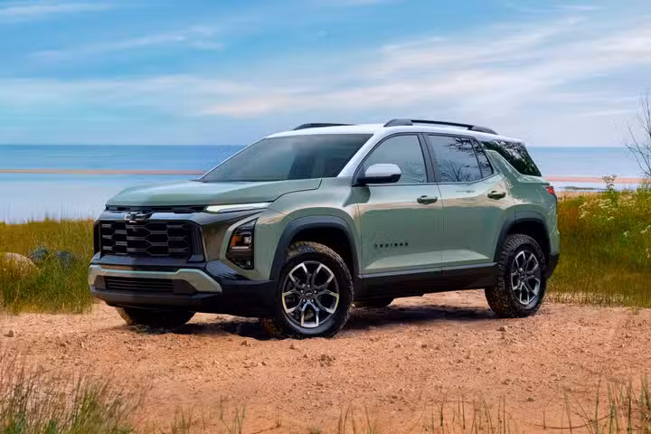 مقارنة داخلية بين سيارات SUV من حيث التقنيات والراحة