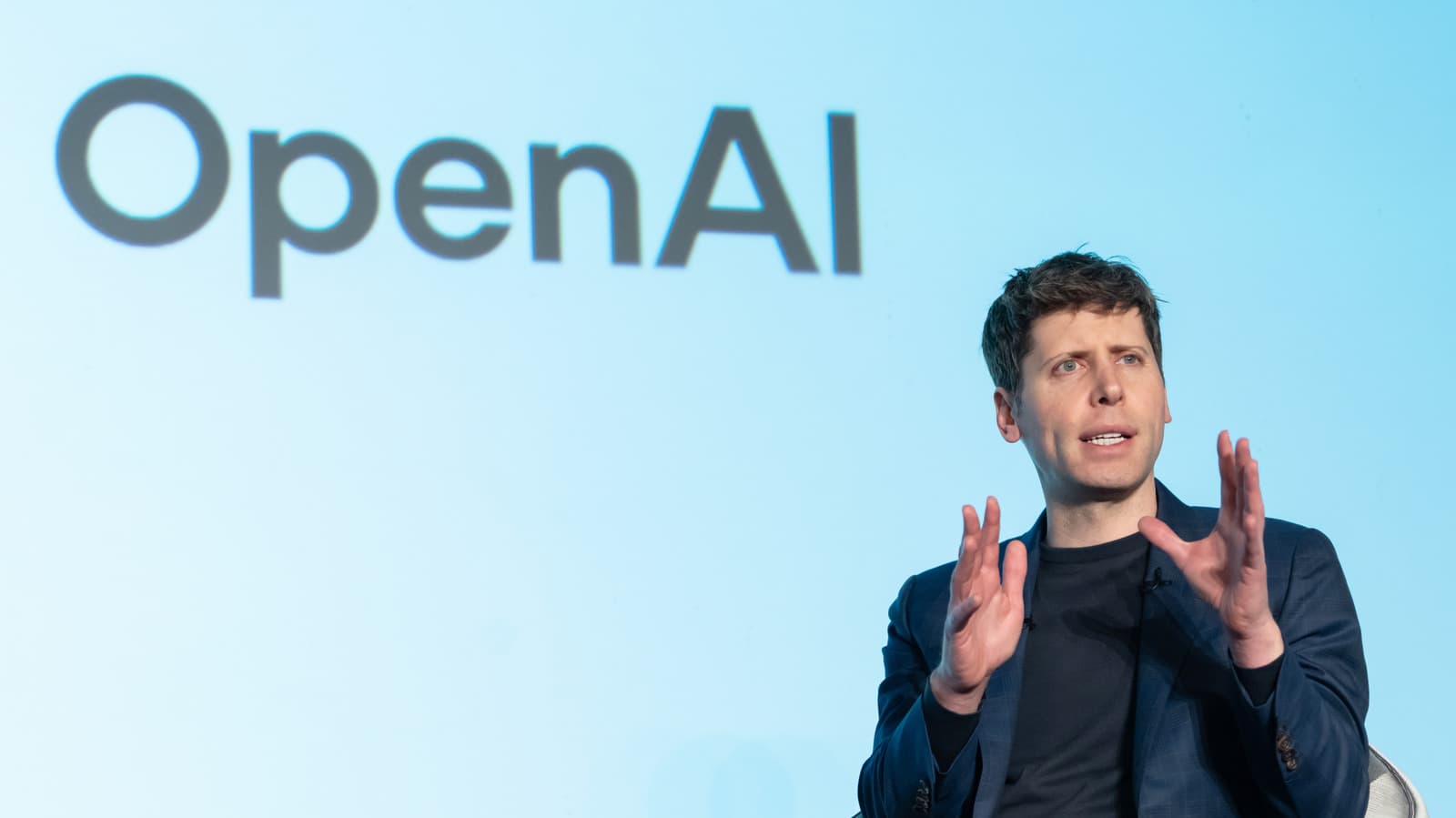 أمازون تُجمّد فيلماً سينمائياً عن سام ألتمان بعد صفقة بقيمة 50 مليار دولار مع OpenAI