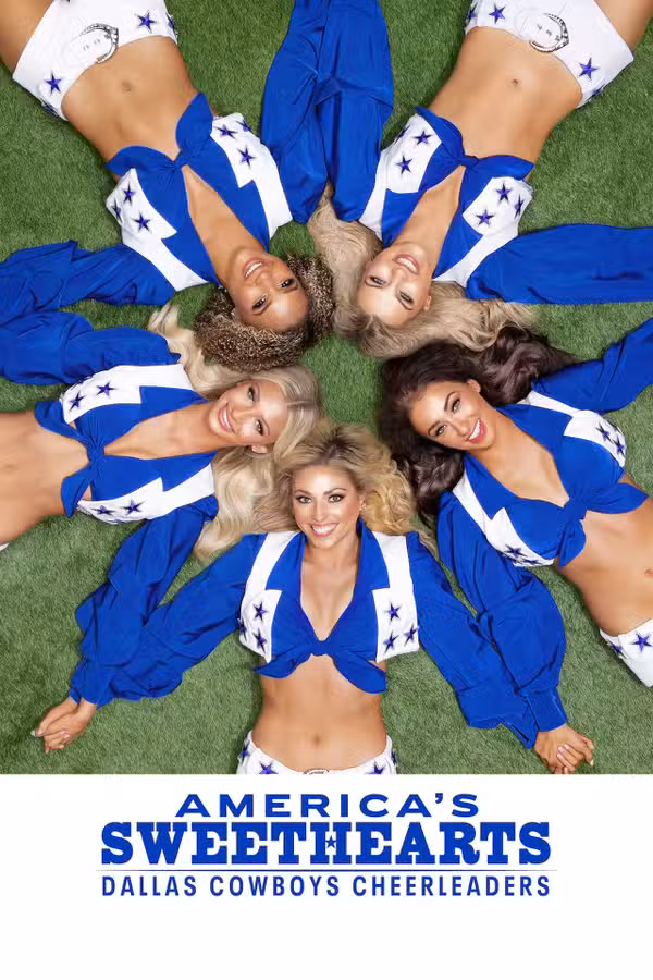 مشجعات Dallas Cowboys أثناء التدريبات استعداداً للموسم الجديد