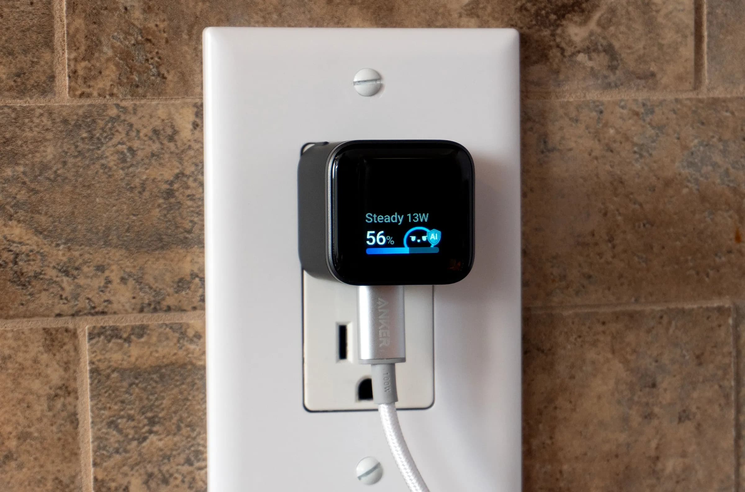 شاحن Anker Nano بشاشة عرض ذكية توضح مستوى الشحن