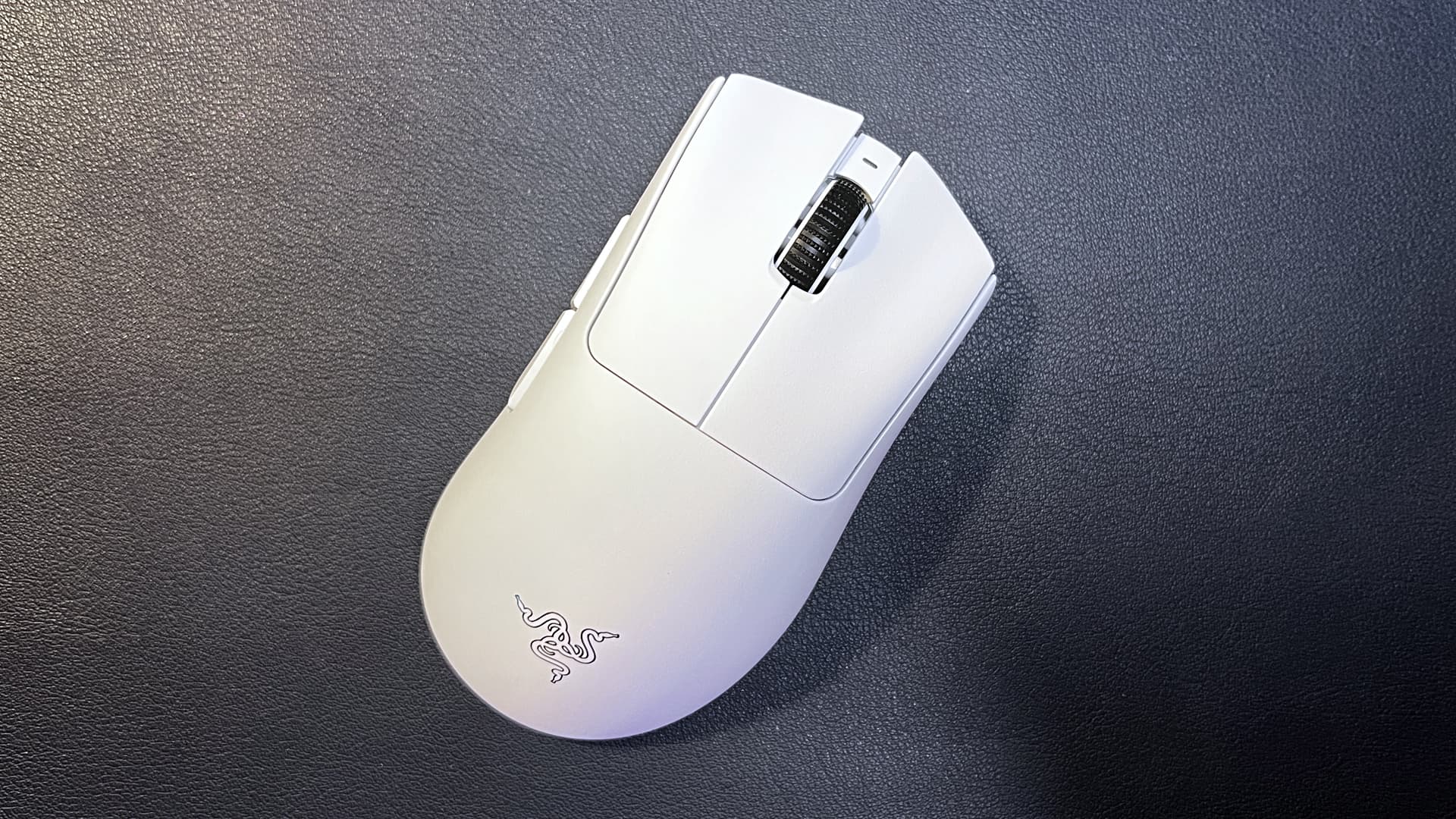 تفاصيل تصميم DeathAdder V3 Pro من زوايا متعددة