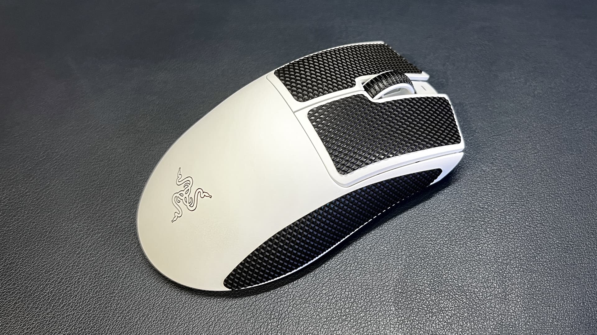 فأرة Corsair Scimitar Elite SE Wireless مع أزرار جانبية متعددة