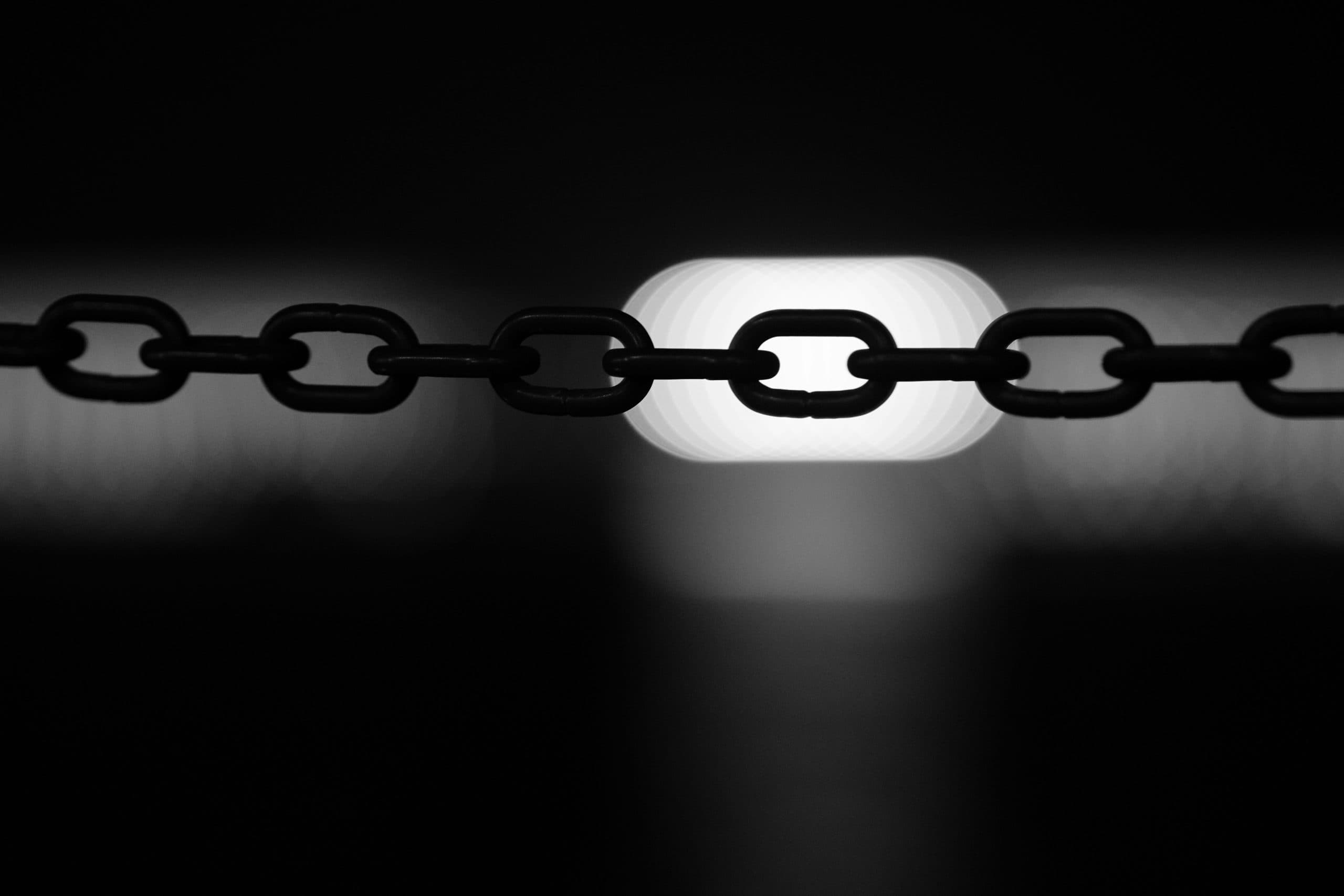 لماذا تثق فرق Kubernetes بالأتمتة في النشر لكنها تتردد في إدارة موارد CPU؟