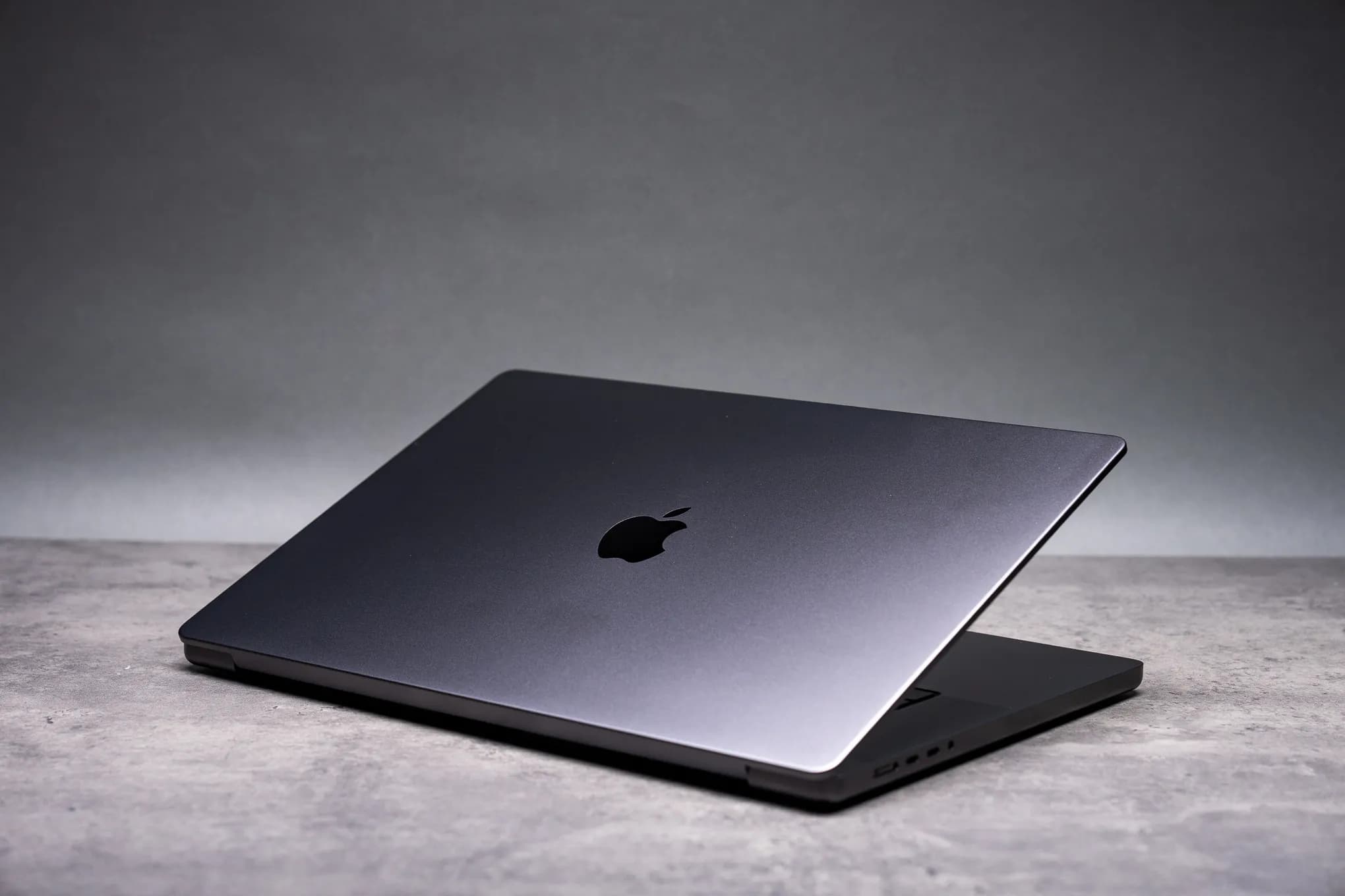 جهاز Mac Studio الذي سيحمل شريحة M5 Ultra كخيار احترافي قبل وصول M7