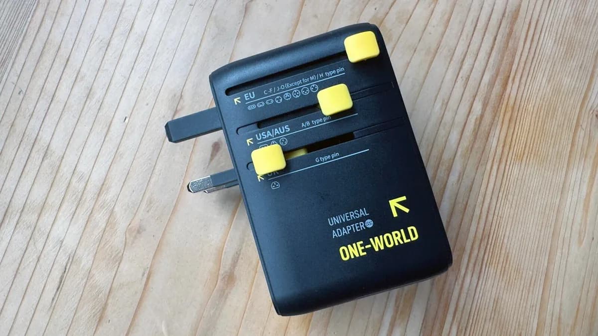 8 plug-in gadgets that upgrade your wall outlets