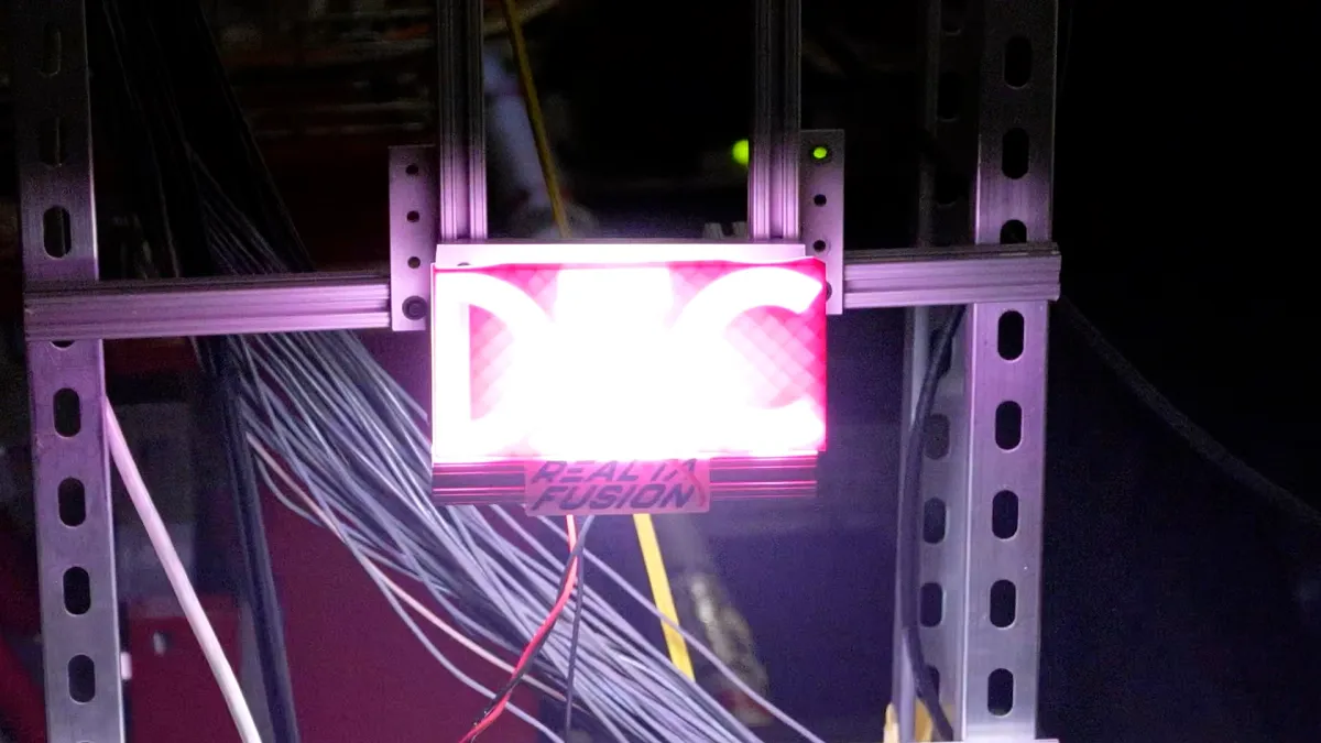 Realta Fusion تُضيء مصباحاً بكهرباء مُستخرجة مباشرةً من الاندماج النووي