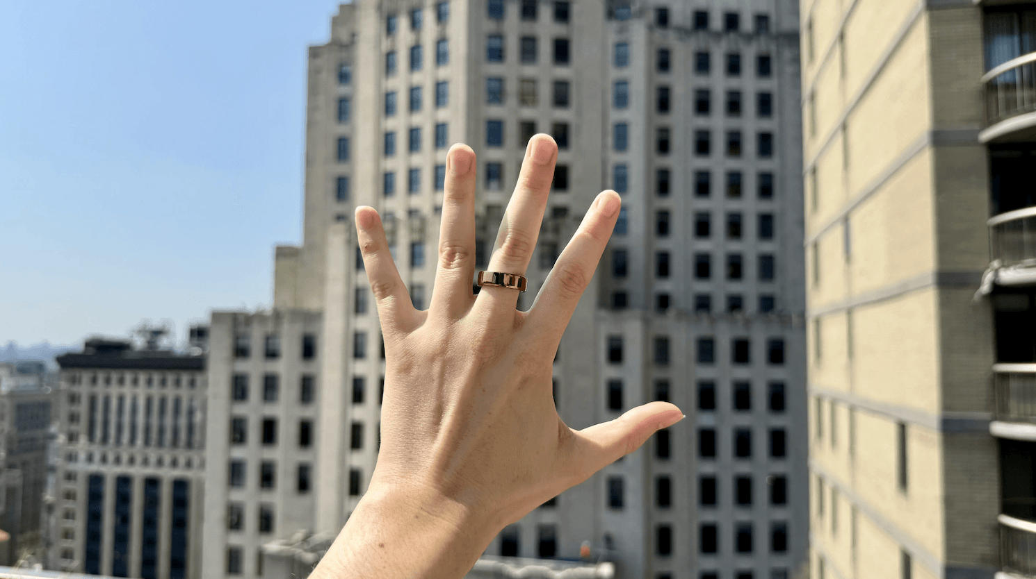 خاتم Oura Ring 5: أنحف بـ40% ويوم إضافي من البطارية – هل يستحق الترقية؟