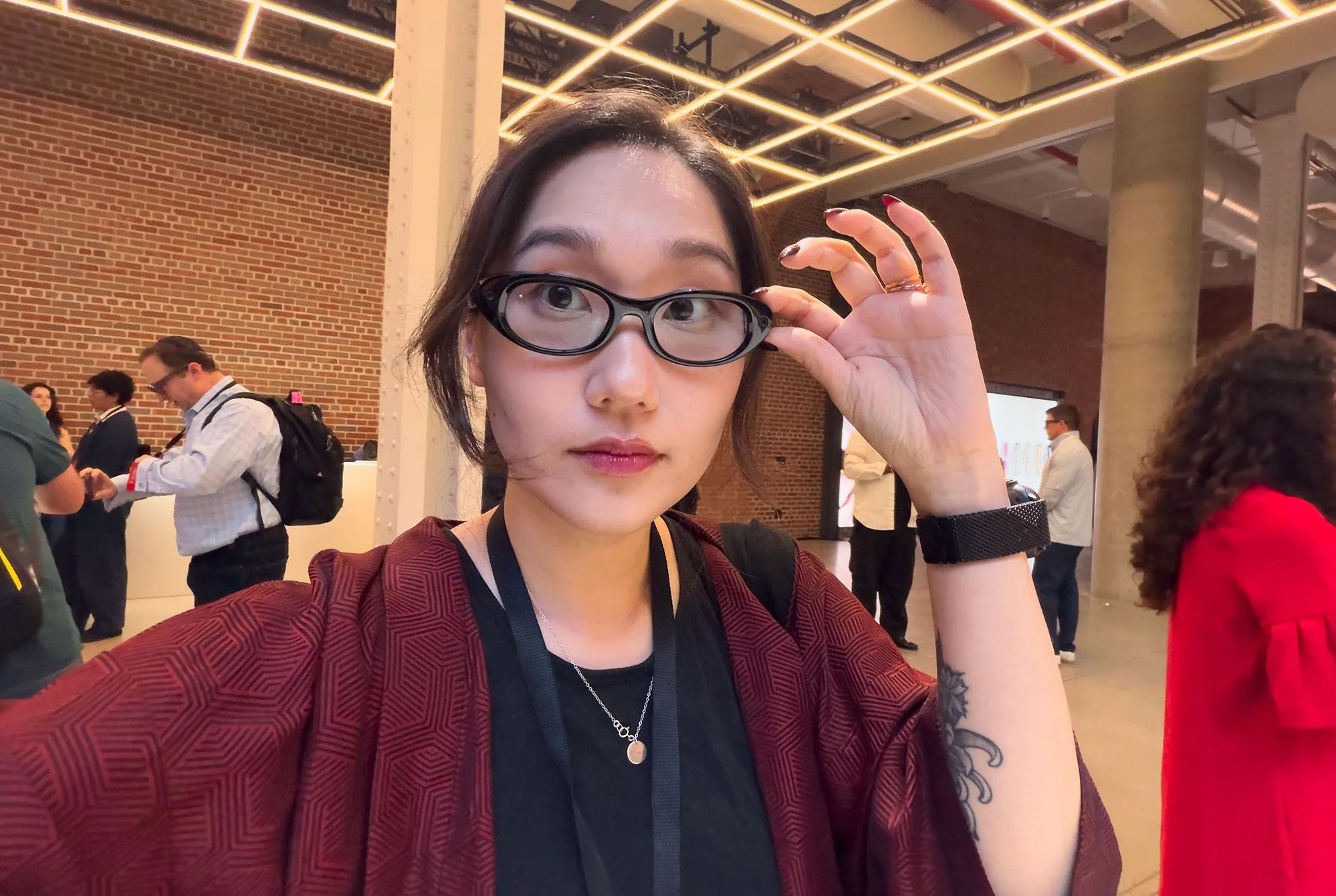 عرض لألوان نظارات Meta Glasses السبعة المتاحة