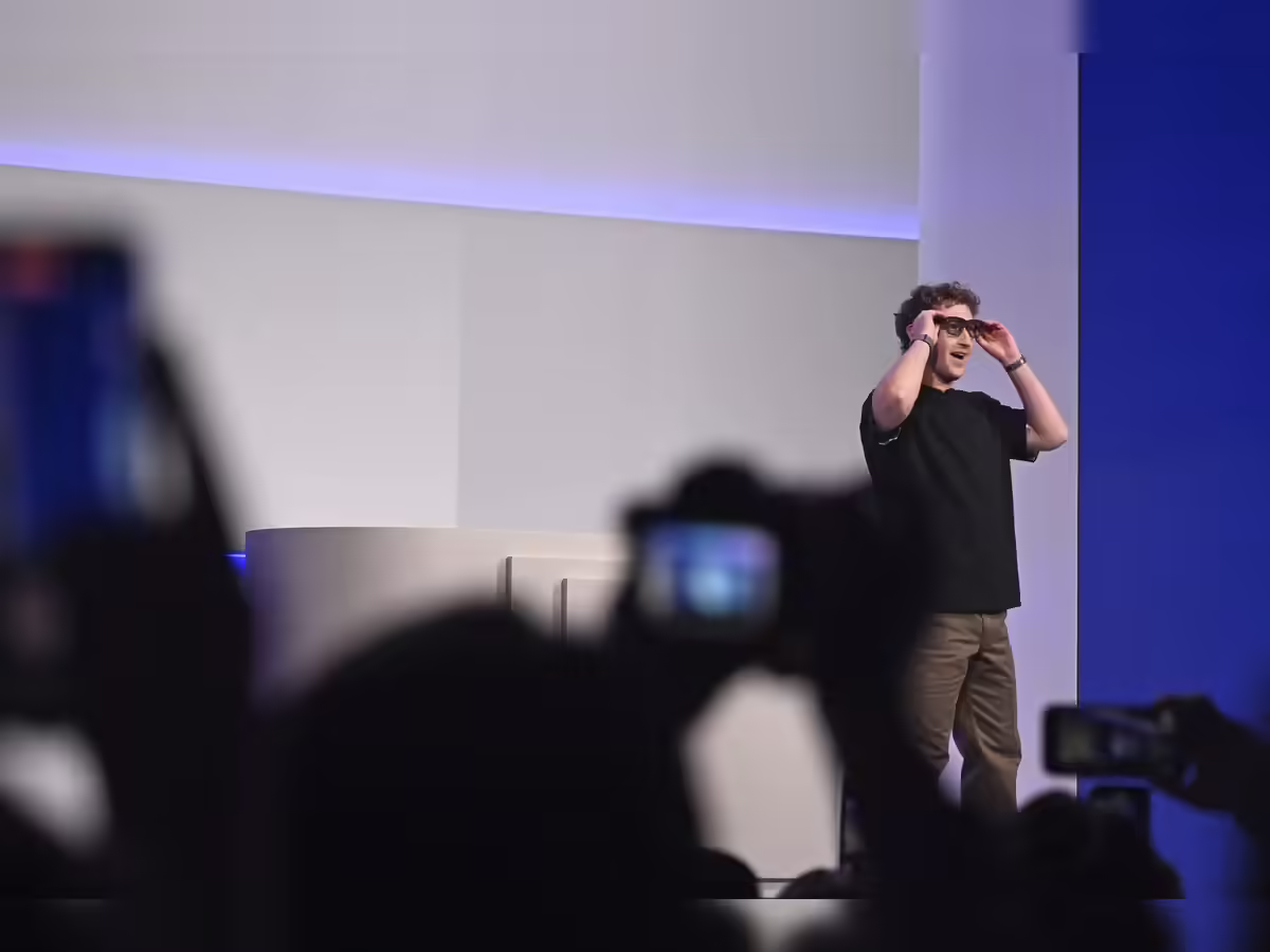 نظارات Meta الذكية الجديدة بـ 299 دولاراً: وداعاً لعلامة Ray-Ban ومرحباً بالذكاء الاصطناعي للجميع